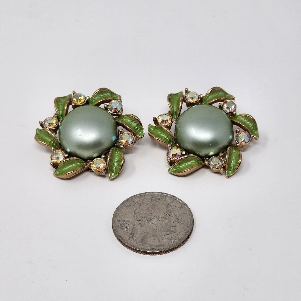 VINTAGE GREEN RINESTONE CLIP-ON EARRINGS - Picture 3 of 4